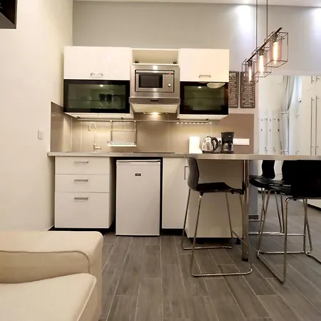 Klauzal 10 * Budapest